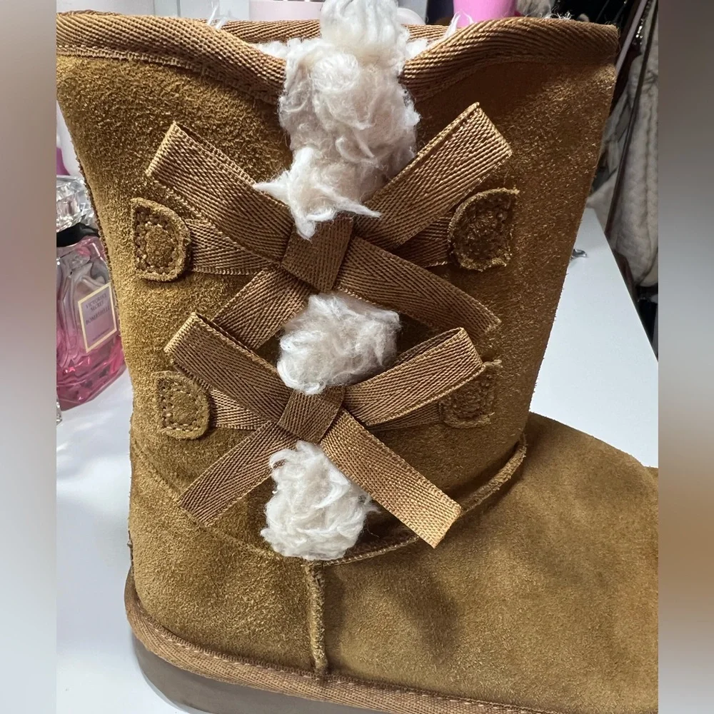 UGG | KOOLABURRA BY UGG | WOMENS VICTORIA SHORT FUR BOOT | SIZE 5